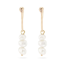 Load image into Gallery viewer, Pearl Sway Hoop - 14k Yellow Gold, White Freshwater Pearl
