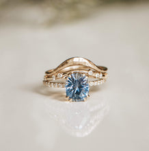 Load image into Gallery viewer, Dream of you one of a kind - 14k yellow gold, cornflower blue artist cut oval montana sapphire ring