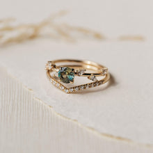 Load image into Gallery viewer, Belle Fleur One Of A Kind - 14K Yellow Gold, Bi-Colour Mint and Amber Round Sapphire Ring