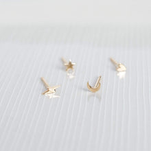 Load image into Gallery viewer, Little Lightning Earring - 14k Yellow Gold