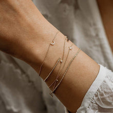 Load image into Gallery viewer, Hold Me Tight Bracelet - 14k Yellow Gold
