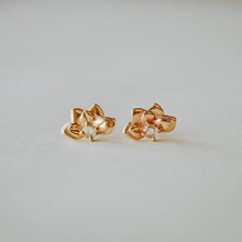 Load image into Gallery viewer, Dahlia Flower Bloom Earring - 14k Yellow Gold, White Diamond
