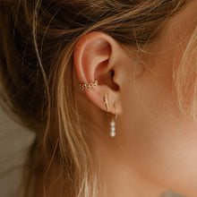 Load image into Gallery viewer, Honeycomb Ear Cuff - 14k Yellow Gold
