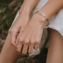 Load image into Gallery viewer, Full Circle Bangle Bracelet - 14k Yellow Gold
